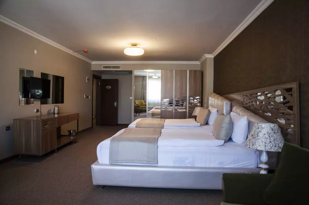 Royal Milano Hotel Van - Mehrparvaz-3195